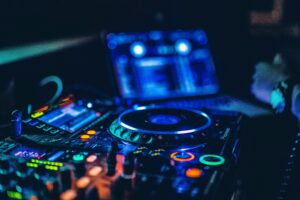 DJ Bushmeat Old Skull Bongo Ft DJ Eyte, Mac Muga, Lofa, Sina Raha, Nitarejea