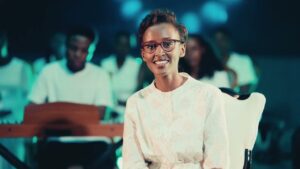 Sarah Sanyu - Mungu Awe Nanyi Daima